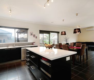 10 Albatross Drive, Pakenham VIC 3810 - House For Rent | Domain - Photo 5