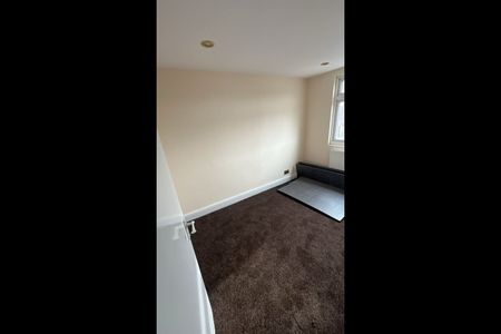3 Bed Flat, Norman Road, IG1 - Photo 2