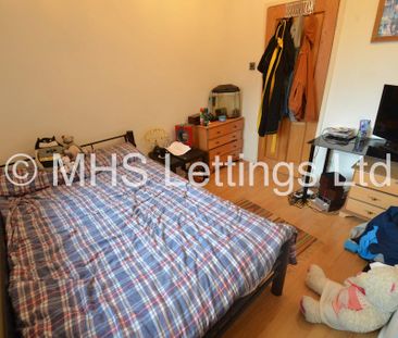 3 Bedroom Apartment for rent in The Poplars - Photo 4