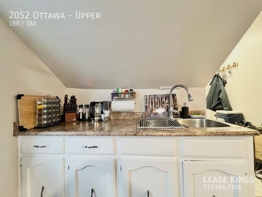 1 Bed 1 Bath Upper on Ottawa - All Inclusive Rent and In-Unit Laundry! - Photo 1