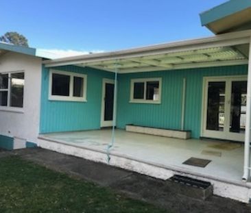 Family home in Stoke - Photo 5