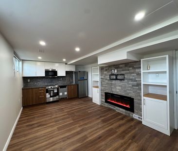 For Lease - 219 Steel Street, Barrie, Ontario - Photo 5