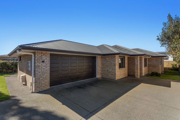 Brick Beauty - Whakatane - Photo 1