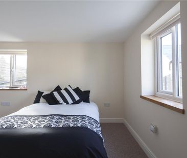 4 bedroom semi-detached house to rent - Photo 1