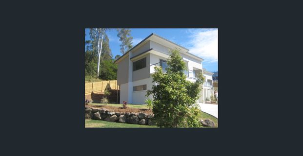 LUXURY TOWNHOUSE, WITH VIEWS !!!! - Photo 1