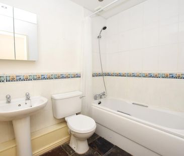 2 bedroom Flat To Let - Photo 6
