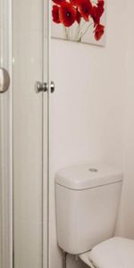 1 bedroom in a flat share to rent - Photo 4