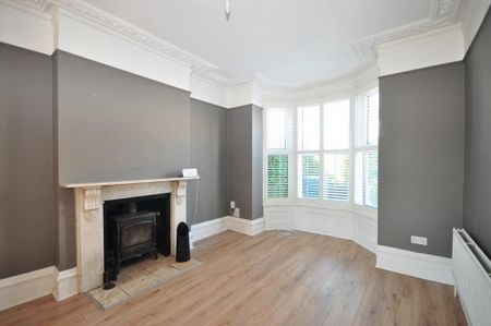 4 bedroom end of terrace house to rent - Photo 3