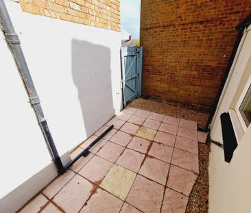 3 Bedroom House to Rent in Wellingborough Road, Rushden, Northants,... - Photo 1