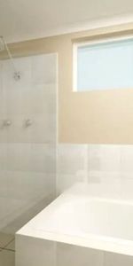 Stunning Single-Level Home Designed for Elegant Entertaining&excl; - Photo 3