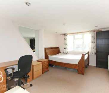 4 bedroom terraced house to rent - Photo 6