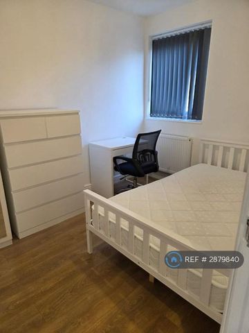 6 bedroom semi-detached house to rent - Photo 5