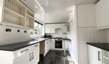 Carron Crescent, York - Photo 3