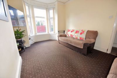 8 bedroom House in & Burley Lodge Road, Leeds - Photo 1