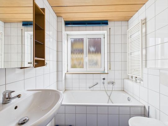 Großzügige 2 ZKB mit Balkon und Tiefgaragenstellplatz - Photo 1