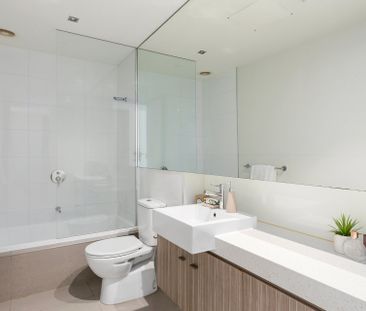 Light-filled modern residence delivers easy, contemporary living - Photo 2