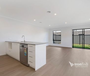 39 Tanzanite Circuit, Craigieburn, Vic 3064 - Photo 3