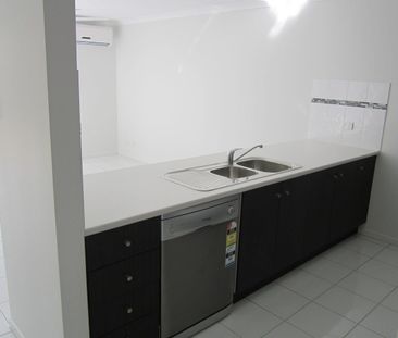 Modern 3-Bedroom Home in Quiet Holmview Location - Photo 3