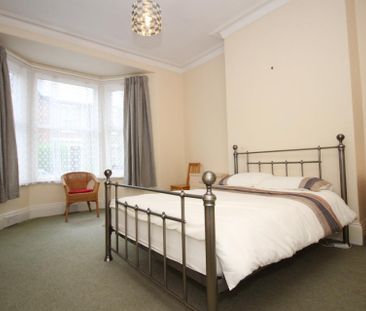 2 bedroom Flat to rent in Sandringham Road, South Gosforth, Newcast... - Photo 4
