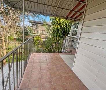 Charming Family Home in Prime Corinda Location - Photo 4
