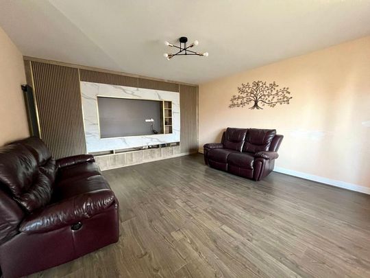 4 bedroom detached house to rent - Photo 1