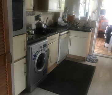 1 bedroom in a house share to rent - Photo 4