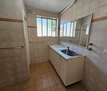 Delightful 2-bedroom, 1-bathroom unit *Open Thurs 18th Dec 4.30 to ... - Photo 1