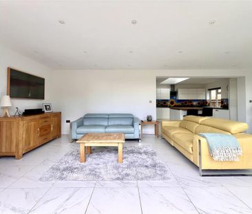 4 bedroom detached bungalow to rent - Photo 3