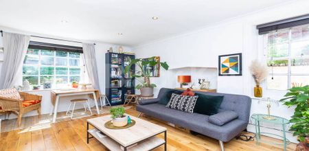 Beautiful one double bedroom set in a period conversion - Photo 3