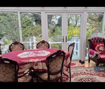 1 bedroom in a house share to rent - Photo 2