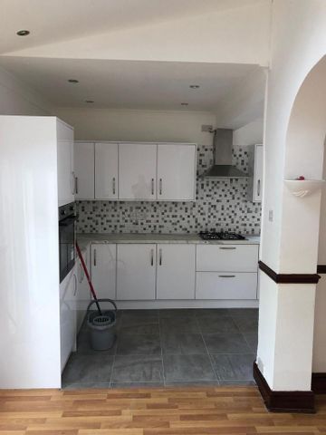 3 bedroom semi-detached house to rent - Photo 4