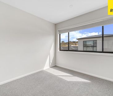Contemporary and Convenient - Photo 4