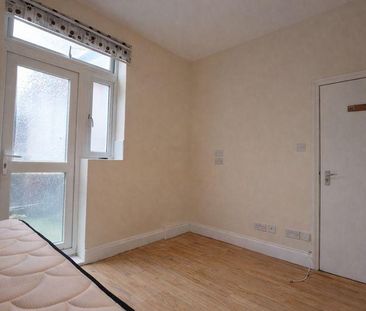 2 bedroom property to rent - Photo 4