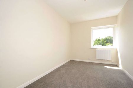 Well presented first floor maisonette set over two floors offering three bedrooms in the centre of Sunningdale. - Photo 3