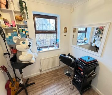 3 bedroom end of terrace house to rent - Photo 2