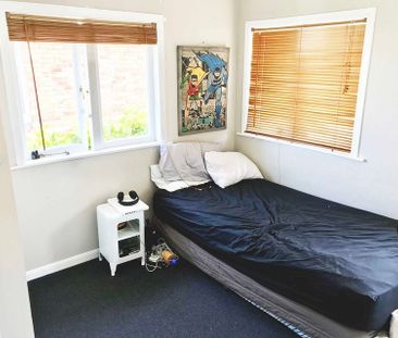 5 bedrooms plus study, 2 bathrooms available 29/4 - Photo 5