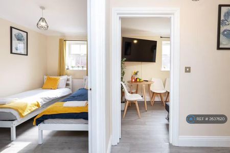 2 bedroom flat to rent - Photo 2