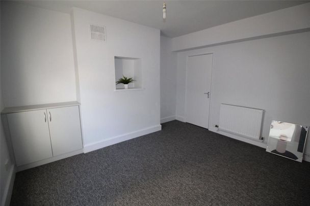 4 bedroom terraced house to rent - Photo 1