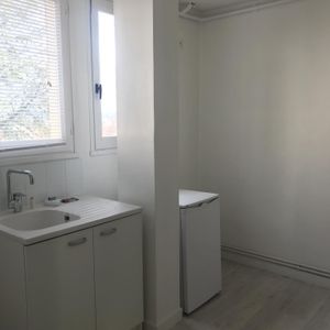 Location Appartement 2 pièces 54m² CHAMALIERES 63400 - Photo 2