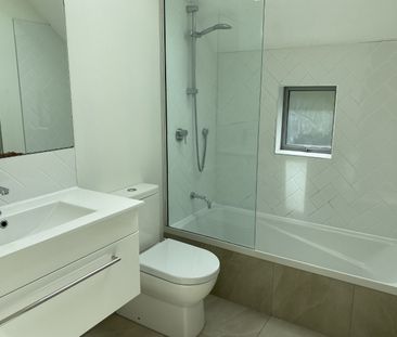 2 plus bedroom 2 level townhouse in wonderful area - Photo 3