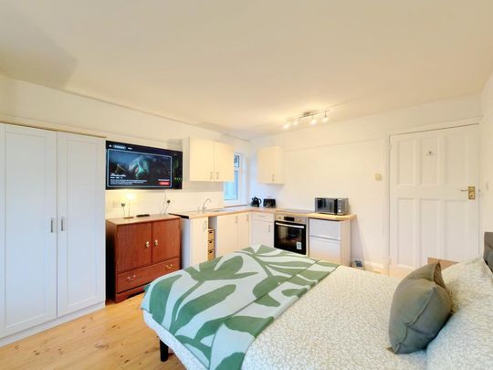 1 bedroom in a house share to rent - Photo 1