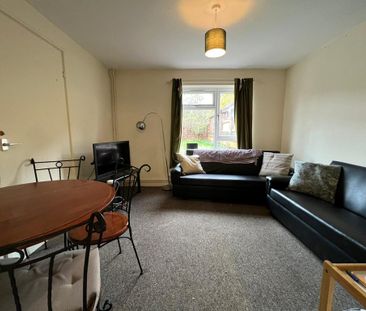 4 bedroom semi-detached house to rent - Photo 6