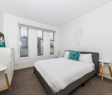 TWO BEDROOM, TWO BATH TOWNHOUSE WITH TRANSPORT AT YOUR DOOR! | FLAR... - Photo 3