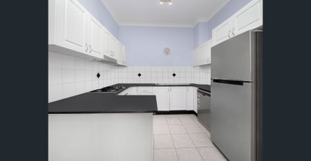 SHORT TERM RENTAL (3 Months) - Oversized Apartment With Double Garage - Photo 2