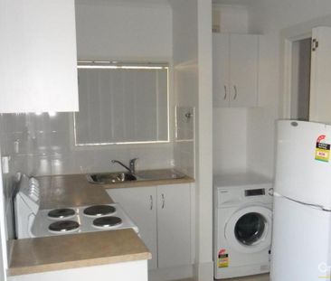 Charming 1 Bedroom Unit in North Eastern Suburbs! - Photo 2