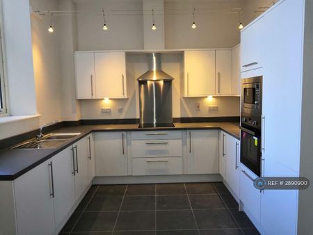 2 bedroom flat to rent - Photo 2