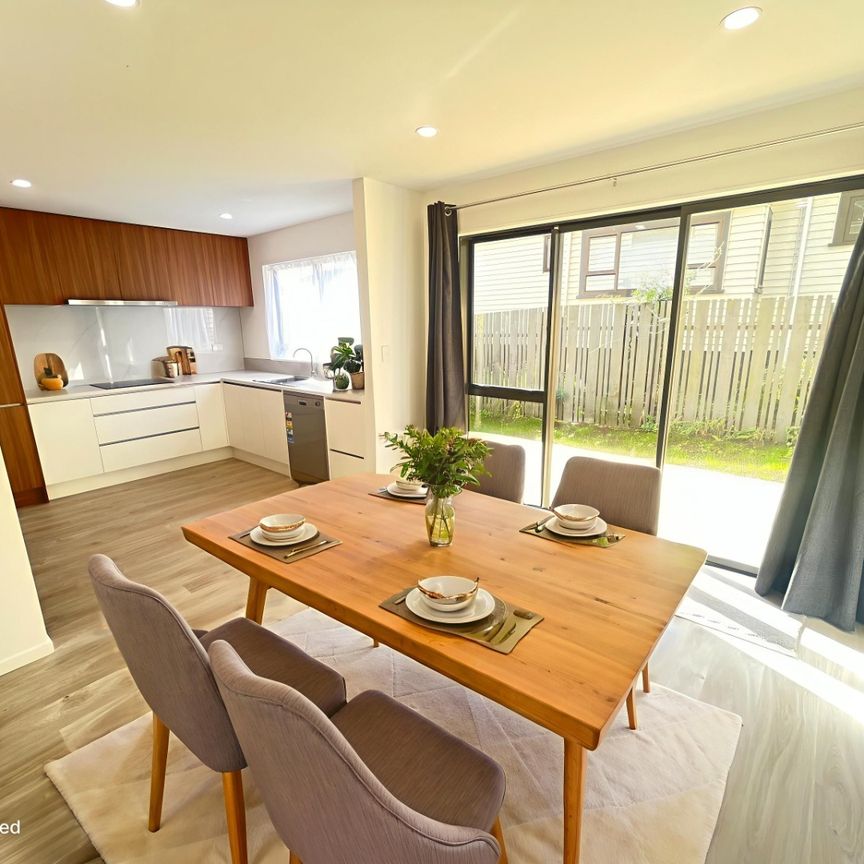 Spacious Townhouse - Photo 1