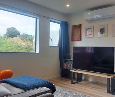 Stunning Two Bedroom Townhouse - Photo 3