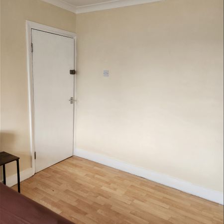 Room in a Shared House, South Park Rd, IG1 - Photo 3