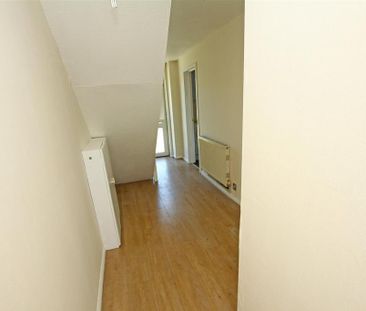 2 bedroom end of terrace house to rent - Photo 3